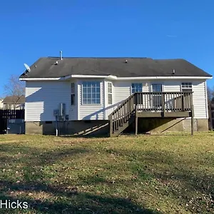 Pet- Friendly, & Close To Uptown Holiday home Charlotte